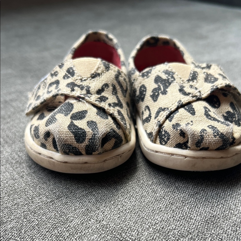 TOMS Alpargata Classic Toddler Shoe - 4 leopard print - Picture 3 of 5